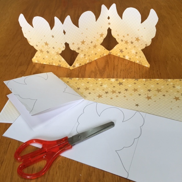 Easy garland of angels to make for Christmas decorations