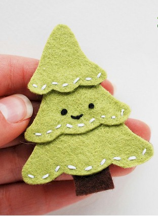 Felt Christmas Tree Pin Kids Can Make
