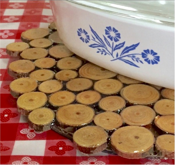 DIY trivet made with wood chips