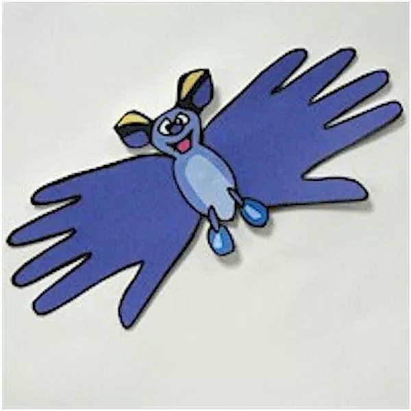 Easy Handprint Bat with pattern