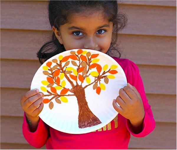 Paint and felt fall tree on a paper plate