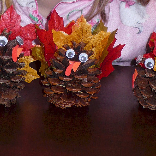 Pinecone dinosaur craft for kids, perfect fall craft activity! - Ocean  Child Crafts