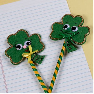 120 Pieces St Patrick's Day Pencils Wood Shamrock Pencils Lucky Shamrock School Pencils Cute Green Kindergarten Pencils for St Patrick's Day Party Kids Awards and Incentives Office School Supplies 