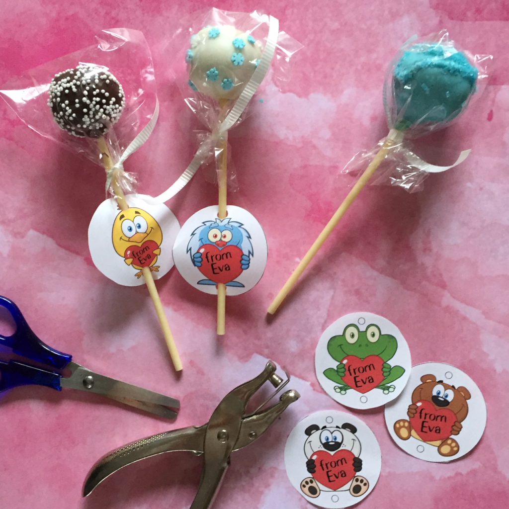Printable Valentine Pop Tags for your cake or candy pop.